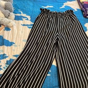 Striped black and white puffy pants size L